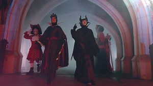 32K views · 417 reactions |  Het is bijna tijd voor Disney's Halloween Festival! Geniet van een kleurrijke wereld vol schattige geesten en maak duivels grappige selfies met de Disney Schurken! #DisneyHalloween  | Disneyland Paris | Facebook