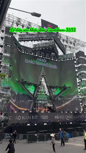 Lộ diện sân khấu đêm Countdown 31/12 . Mọi người hãy đến xem và cảm nhận#Heineken #MoKetNoiThat #TetBatHeineken #BeerUpPhoneDown #HeinekenCountDown2026