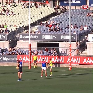 'Snapping on the left 15-metres out directly in front' 🤔 What are your thoughts on Charlie Curnow's new set shot technique? 🧐 📺 Watch every match live, exclusive on Fox Footy and Kayo | FOX Footy