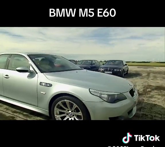 A classic beauty with a roaring V10 👹🏎️ #b#bmwm#m5e#e60v#viralf#fypf#foryouf#foryoupage