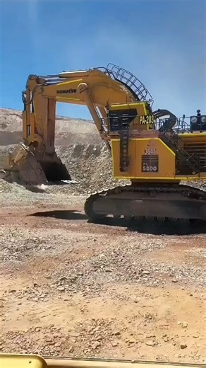 55K views · 1.3K reactions | Komatsu PC 5500 hydraulic excavator operation ‍♂️dagofe #maquinariapesada #excavator #machinery #minadecobre #equipopesado | Rastro Minero | Facebook