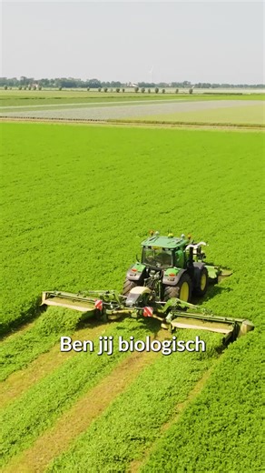 Heb jij luzerne 🌱 of grasklaver ☘️ als rustgewas staan en wil je hier verder geen omkijken naar hebben? Wij ontzorgen je van A tot Z: van het maaien tot en met het opladen. Meer weten? Neem contact op met onze ruwvoercoördinator Wilbert Karsten via 📲 06 13543377. #akkerbouw #luzerne #grasklaver #farmtok