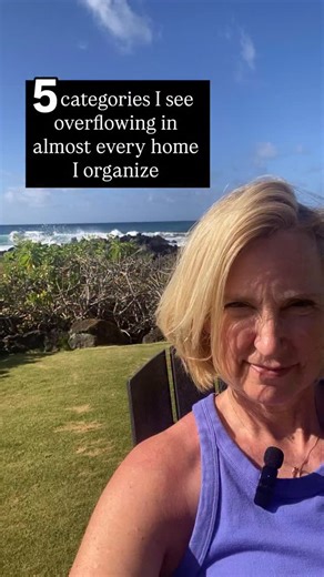 It’s a universal thing 👇🏻 Why are these categories the biggest clutter offenders? Books are imprinted as valuable in our collective psyche - so we often don’t let them go, even though most of us don’t re-read them. Plus books are heavy and it takes effort to donate them 📚 Office Supplies - paper clips? staples? binders? file folders? And don’t get me started on pens 😣 The world has gone digital but somehow we still think we need office supplies, even though a lot of them are obsolete 📎✏️ 🗂