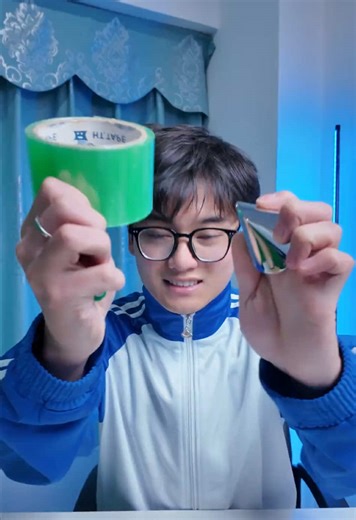 Can someone explain how this is possible? 🧐 No friction?!#physics #geometry #satisfying #scienceexperiment