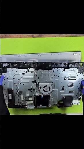 Cracked ► Perfect in 15 seconds. #screenreplacement #repair #screenbreak #computerrepair #pfix