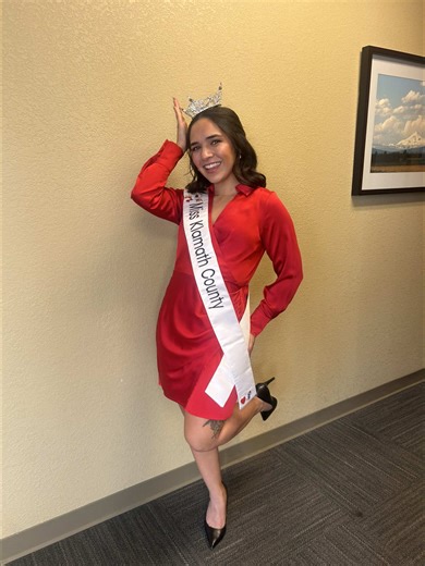 Take the jump today. Let this year be the year you get out of your comfort zone and try new things! Sign ups for Miss Klamath County are open until January 25th. If you have any questions send me a DM and we can talk about how to sign up or come to our practice this Sunday! Info below ⬇️ 📍Sunday 01/18 @1:30pm WaFd Bank Conference Center 5215 South 6th St. Hope to see you there! ~Miss Klamath County ❤️ #MissKlamathCounty2025 #MAO #CrowningKlamath #CrowningSunshine #WhoWillSheBe @Miss America @Mi