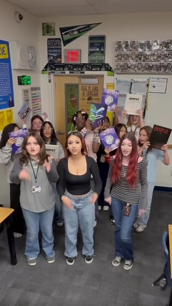 buy your yearbook 35 bucks rn 🥹🥹🥹#yearbook #faiss #trend