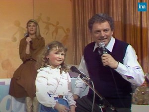 7.1M views · 51K reactions | ‍♂ GENDARME ET BUVEUR DE PINTES . 1982, la petite Sylvie participe à l'émission « L'école des fans » et elle a beaucoup de choses à dire sur ses parents. Quand Jacques Martin l'interroge, elle n'hésite pas à lui confier que son père est un gendarme qui boit des pintes et que sa mère est arbitre de football !  | INA | Facebook