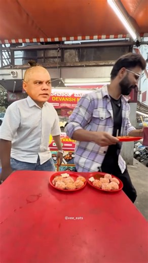 Veena Madhan on Instagram: "‼️BUY 2 MOMOS GET 1 FREE‼️ DEVANSH MOMOS CORNER📍 2H8X+92M, JC Nagar Main Rd, near V Carr Hospital, RT Nagar, Bengaluru, Karnataka 560032 🚨offer details 🚨 BUY 2 KURKURE CRISPY CHEESE PIZZA MOMOS Get any 1 Steam momos, peri peri momos or fresh juice Follow @vee_eats for more #momos #cheesemomos #rtnagar"