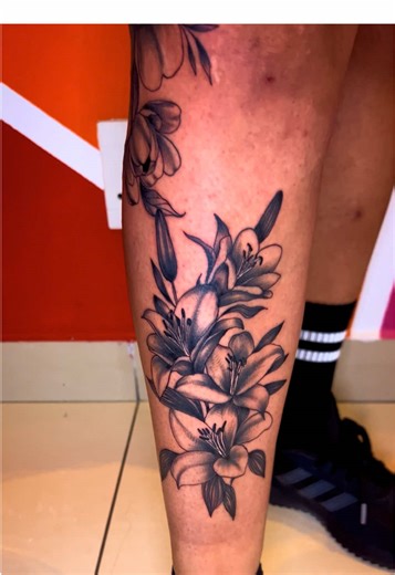Ready for yours? Let’s create something timeless. 📍Blake Ink Tattoo & Piercing Studio 1 Lower Main Road, Observatory Cape Town 🌐 www.blakeinktattoos.com 📞 076 903 2356 #blakeinktattoos #capetowntattooartist #flowersleeve #legtattoo #blackandgreytattoo