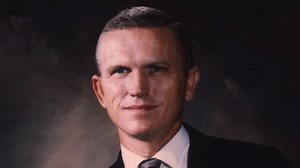 Astronaut Frank Borman, commander of the first Apollo mission to orbit the moon, dead at 95