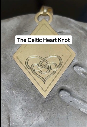 The first Celtic knot engraving is done! What a good change up from scrolls! #celtic #engraving #handmade #satisfying #silversmith