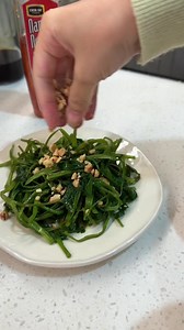 Thịt lợn chiên giòn sốt mắm me, nhanh gọn rất dễ làm | Gia Đình Bí Ngô đây