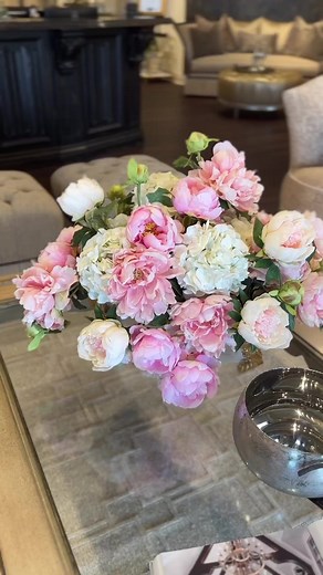 🌸🌼 May Flowers at Linly Designs! 🌺🌷 Step into a world of vibrant colors and lifelike beauty with our exquisite silk floral arrangements. Each arrangement is meticulously handcrafted to bring the essence of nature into your space. Whether you’re decorating your home or planning a special event, our stunning blooms will add an extra touch of elegance. Visit our website to explore our collection and bring the joy of May flowers into your life! #MayFlowers #LifelikeBeauty #LinlyDesigns | Linly D