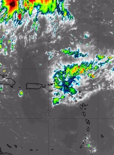 🌦️⛈️ Aviso del Tiempo para Puerto Rico ⛈️🌦️ Entre hoy y el miércoles estaremos bajo la influencia de: 🌪️ Vaguada – afecta hoy 🌊 Onda tropical (lo que fue el invest 91L) – llega mañana 📌 Hoy (martes): ☁️ Mañana: Lluvias en el norte y este ⛈️ Tarde: Aguaceros y tronadas en el interior y noroeste 📌 Mañana (miércoles): 🌧️ La onda tropical traerá más lluvias y tormentas eléctricas en distintas zonas ⚠️ Precaución: 🚗 Carreteras propensas a inundaciones 🌊 Riesgo moderado de corrientes marinas 