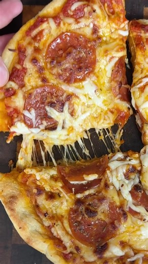 Crispy bottom. Melty top. Zero leftovers. 🍕🔥 Bear Mountain ambassador Jordan Hanger takes pizza night to the grill with cast iron magic and a kiss of smoke from Bear Mountain Gourmet Pellets. Once you try it this way, there’s no going back. #BearmountainBBQ #FuelYourFlavor