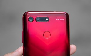 搞机零距离：荣耀V20体验 挖孔屏 三镜头 麒麟980这就是给年轻人定制的