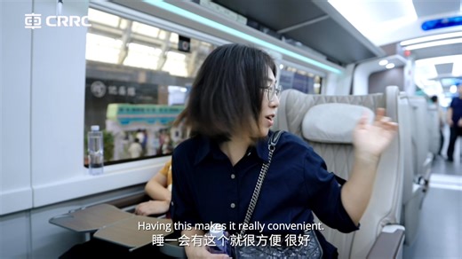 🚆 Railfans from across China 🇨🇳 gathered at #MetroTrans 2025 to get a first-hand experience of the newly unveiled China-standard intelligent regional train developed for the Beijing–Xiong’an Express Line 😍. Senior Chief Designer Zhu Jianhua introduced the train’s key innovations 👀, which include fully automated GoA4 operation at 200 km/h, intelligent control technologies, improved safety performance, and advanced noise- and energy-reduction features 🎉. During the event, fans explored the f