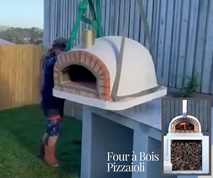 Si vous avez un jardin et que vous aimez la pizza 🍕, un four Pizzaioli comme celui-ci est une excellente chose 🔥 Nous vous offrons en ce moment le pack 8 pièces four à bois ! 😃 Catalogue/prix ici : https://www.my-barbecue.com/fr/four-a-bois-pizzaioli 📞 01 76 5474 53 | My-Barbecue.com / Fours à Bois et Barbecues