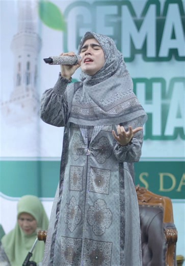 Live Performance of Natawassal Bil Hubabah