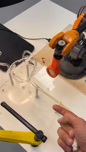 Fully Autonomous Catheter Navigation Inside a Brain Vessel Phantom