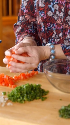 Ree Drummond's Eight-Layer Dip 🥑🥓 | The Pioneer Woman