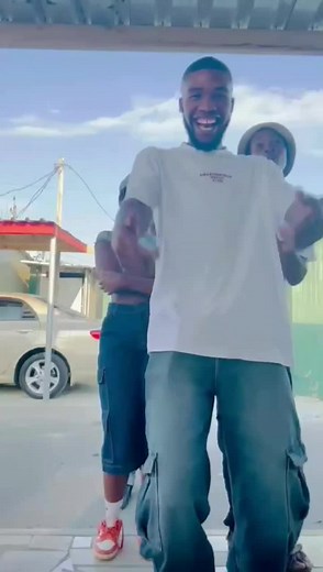 Khawenze: A Powerful Rap Performance from Cape Town