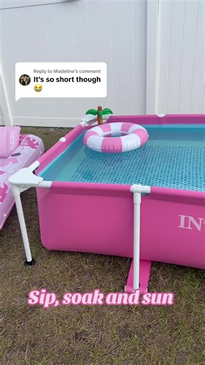 Summer Pool Aesthetic: Sip, Soak, and Sun