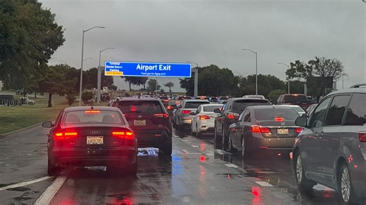 Heavy traffic delays impact Austin flyers after crash on State Highway 71