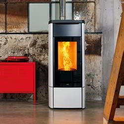 Vendita, installazione e assistenza di stufe a biomassa pellet.