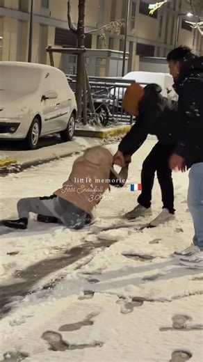 5.8K views · 48 reactions | It was 1st snowfall in Paris and our late night enjoyment ❤️ #snowfall #snowfall2025 #paris #france #parisfrance #snow #winter | SO & SU | Facebook