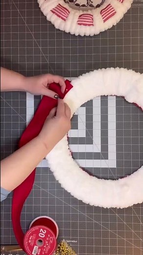 How to Make a Christmas Wreath | How to Make a Yarn Wreath | How to Make a Holiday Wreath