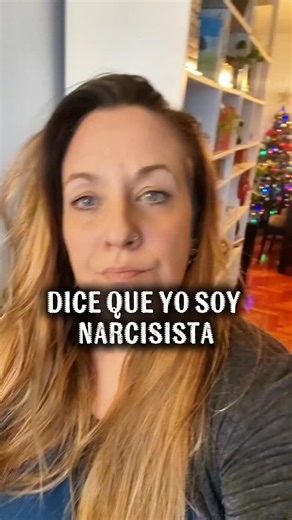 𝒞𝒶𝓇𝓁𝒶 𝒞𝒶𝒷ℯ𝓁𝓁𝒾 on Instagram: "🙄 Cuando narcisista usa el lenguaje terapéutico para manipular y hacerte dudar de vos.😤 👉Hice este contenido largo a partir de un pedido concreto que me llegó, pero también porque es algo que veo de manera constante y que, paradójicamente, no se aborda del todo. Este es uno de los lugares de mayor confusión para el sobreviviente dentro de un vínculo traumático. Porque no ocurre en cualquier momento. Ocurre cuando la persona ya fue progresivamente entren
