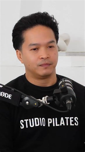 What actually makes a Pilates exercise effective? 🤔 In this episode, physiotherapists Tanya and James talk about why the best exercises have the ability to be scaled, in order to keep up with your progress. When an exercise can grow with you, challenge you, and stay adaptable for life… that’s when it becomes a truly great one 🤍 👉 Tune in now to watch the full episode on Spotify: link in bio��👉 For more info like this from our Studio Pilates Training Academy, follow along at @studiopilatestra