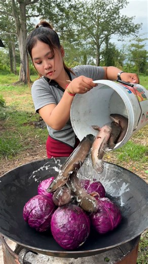 Golden fried fish served with tangy pickles – a meal that hits all the right notes 🌟🐟 #KitchenDelights | Home Plate Magic