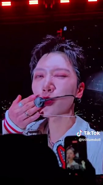 Ten's solo concert started a world adventure for me, and now I've been to 6 countries & made the most amazing memories 🥹 Hoping for an even better 2026 #tenlee #เตนล์ #wayvten #wayv #wayv_nowayout