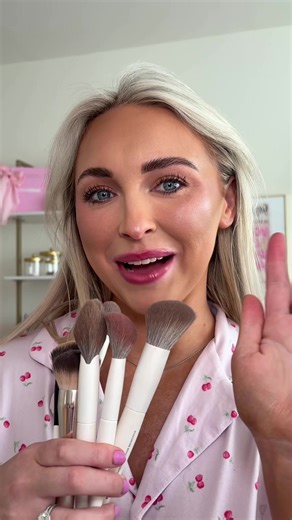 Makeup Brushes 101: Choosing the Right Tools