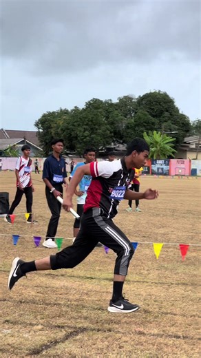 Exciting 4x100m Relay at L15 2026