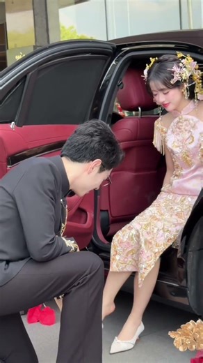 Chinese Wedding Dress Look 😍 This Toast Outfit Is Absolutely Stunning! #Shorts