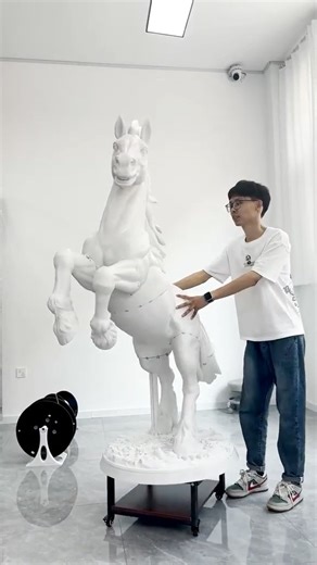 We printed a horse sculpture in under 2 days using 3 Dowell large-format 3D printers working in sync