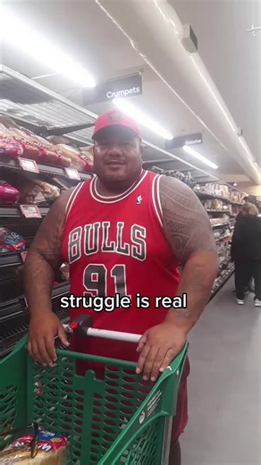 Struggle at Woolworths: Samoan Tries to Bargain for Bread in Australia