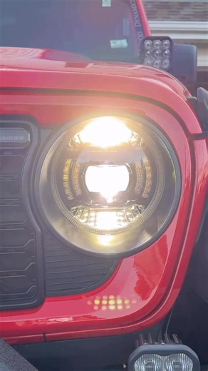 263K views · 3.4K reactions | Elite Max Headlights for Jeep JL/JT don’t just change the look, they complete it. ✅ With OEM fit, built-in turn signals, a sleek startup sequence, and serious output, they’re everything you’d expect from USA-assembled lighting. And right now, they’re 10% off during our Labor Day Sale.  Get yours here ➡️ https://www.diodedynamics.com/products/lighting/led-headlights.html | Diode Dynamics | Facebook