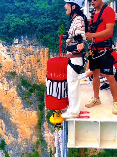 oh,I am scared,I am scared 😂#bungeejumping