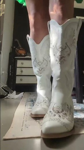 The perfect white, cowboy boot for concerts and festivals!