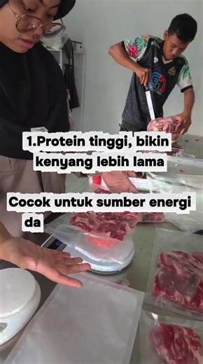 3 Fakta Terbaik Daging Domba 🐑 1️⃣ Protein tinggi Bikin kenyang lebih lama & bantu jaga stamina. 2️⃣ Zat besi alami Lebih mudah diserap tubuh, baik untuk cegah anemia. 3️⃣ Sekarang giliran kamu 👇 Lebih suka daging domba diolah jadi sate, gulai, atau BBQ? Tulis jawabanmu di kolom komentar ya ⬇️ Daging berkualitas selalu dimulai dari ternak yang dirawat dengan baik 💚 📍 Sinatria Farm – jaga kualitas dari kandang sampai ke meja makan. #DagingDomba #SinatriaFarm #DombaPremium #PeternakanModern #D