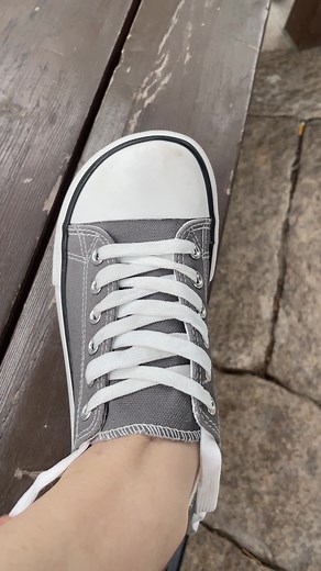 Trust me, you need these canvas shoes in your closet #closetessentials #christmas #womenshoes #styleguide #newarrival