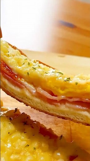 The Ultimate Bacon & Egg Pocket Toast 🍳🥓究極のベーコンたまごポケットトースト