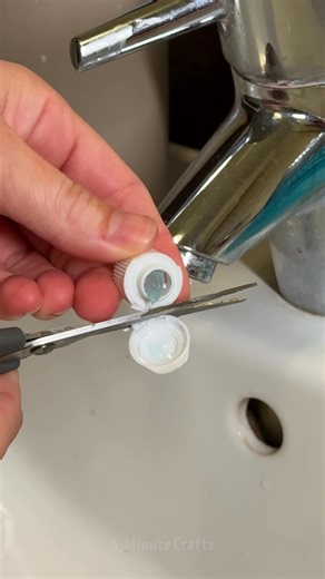 Fill a Bucket Easily With a Toothpaste Cap | 5-Minute Crafts