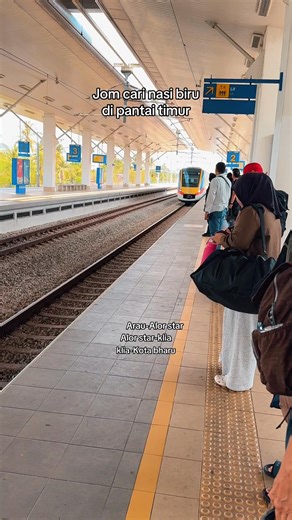 Grab-train-Grab-flight-flight gara2 nasi biru nih mkn tmpt dia surr tu laen mcm 😋 #myfoodie
