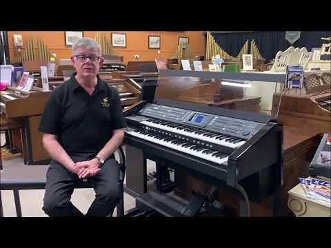 RINGWAY RS800 Electronic Organ.